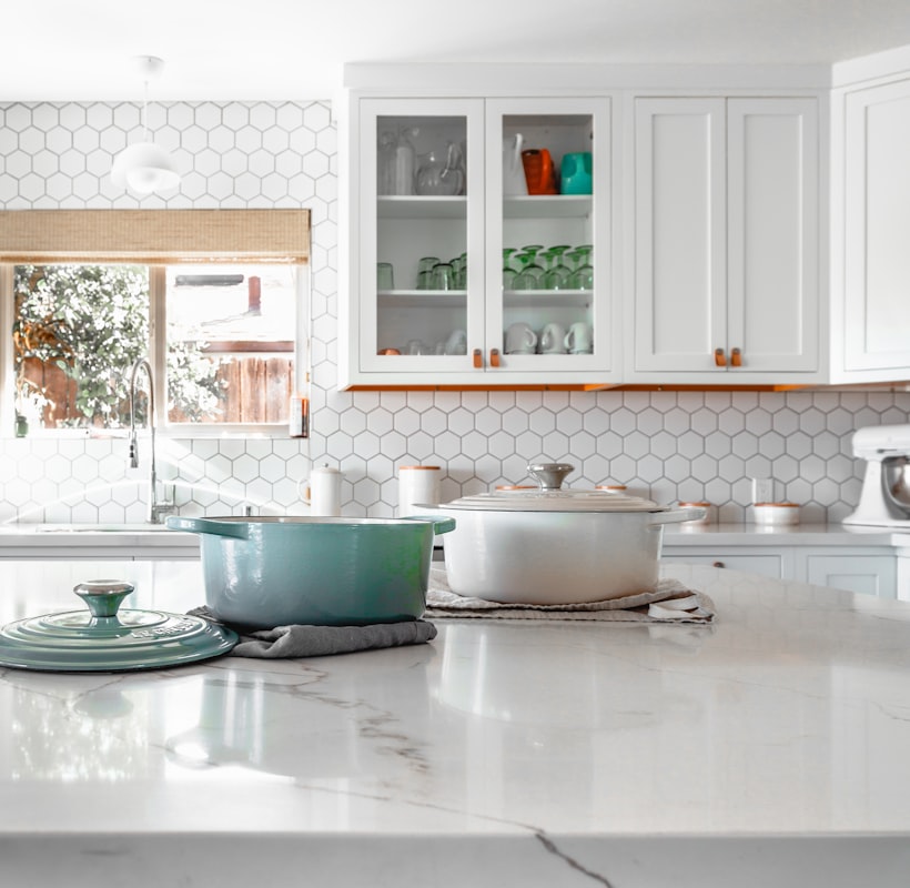 Modern kitchen cabinets by TOPCO